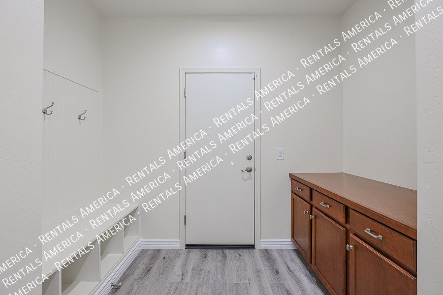 Available Now! Beautiful 5BD 3.5BA w/ Loft located in Peoria!!! property image