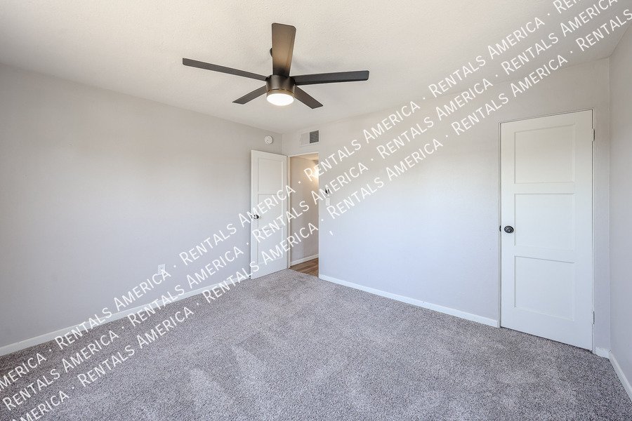 708 E 2nd St property image