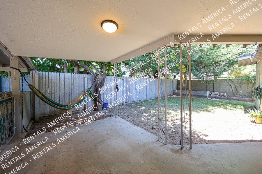 708 E 2nd St property image