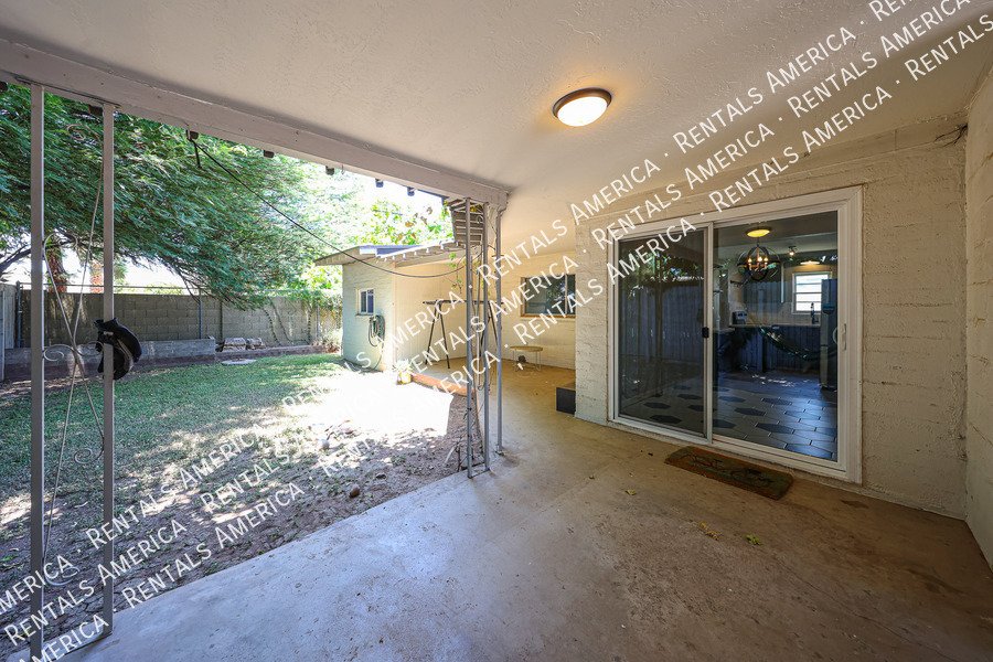 708 E 2nd St property image