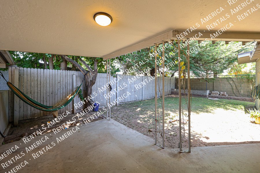 708 E 2nd St property image