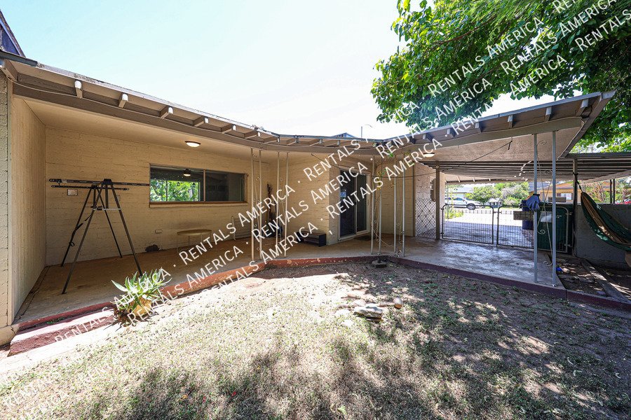 708 E 2nd St property image