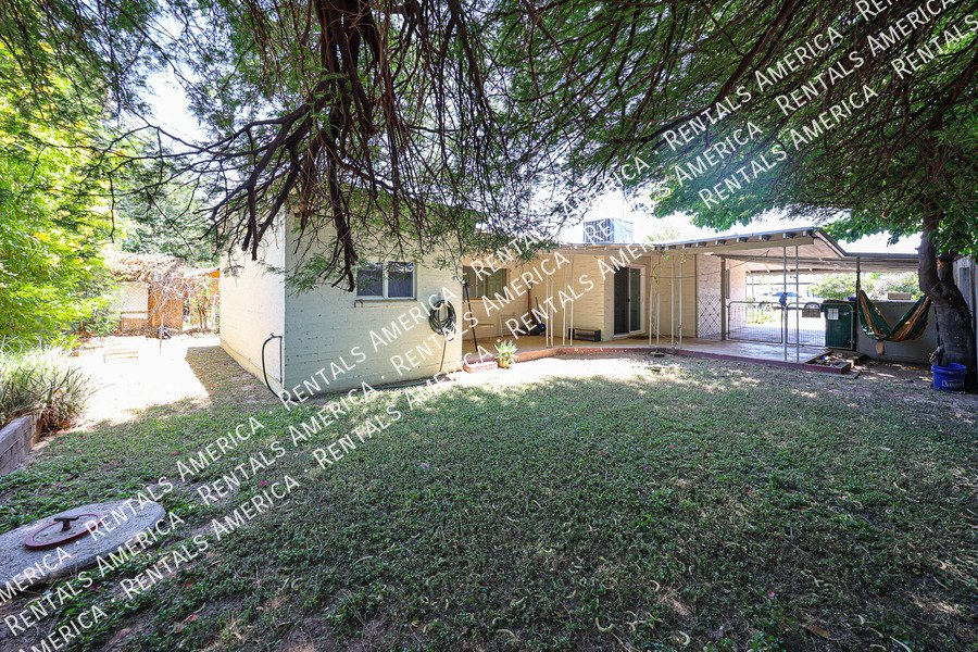708 E 2nd St property image