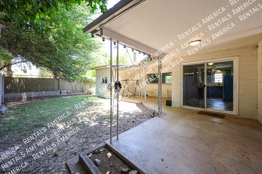 708 E 2nd St property image