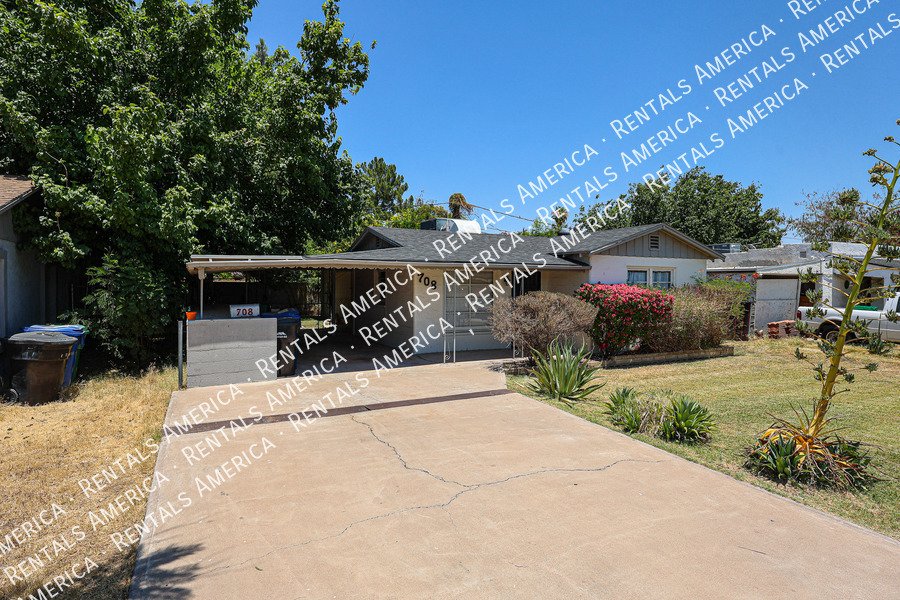 708 E 2nd St property image