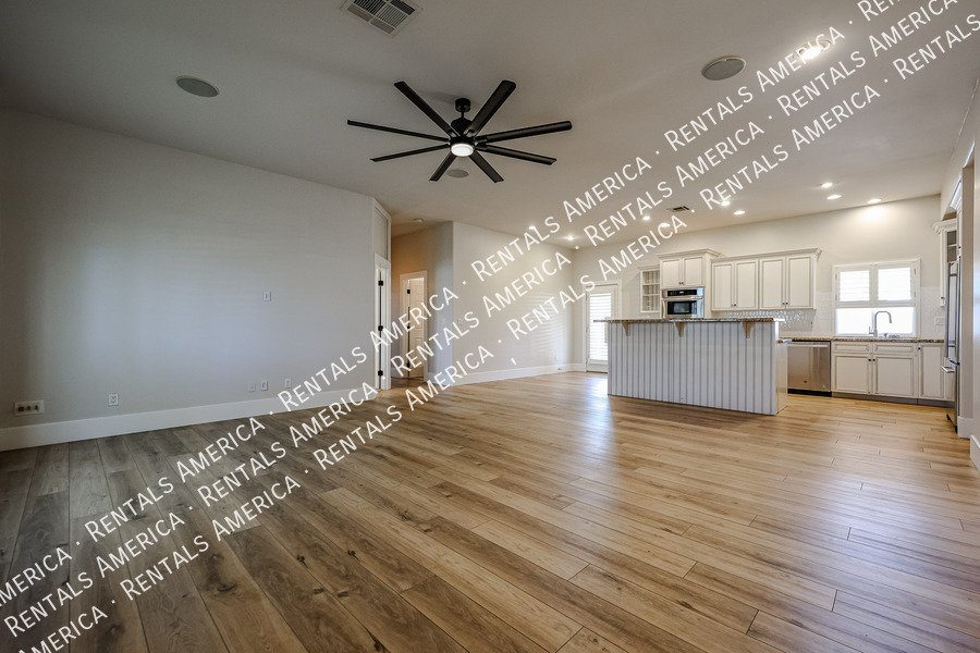 813 N Almond Cir property image