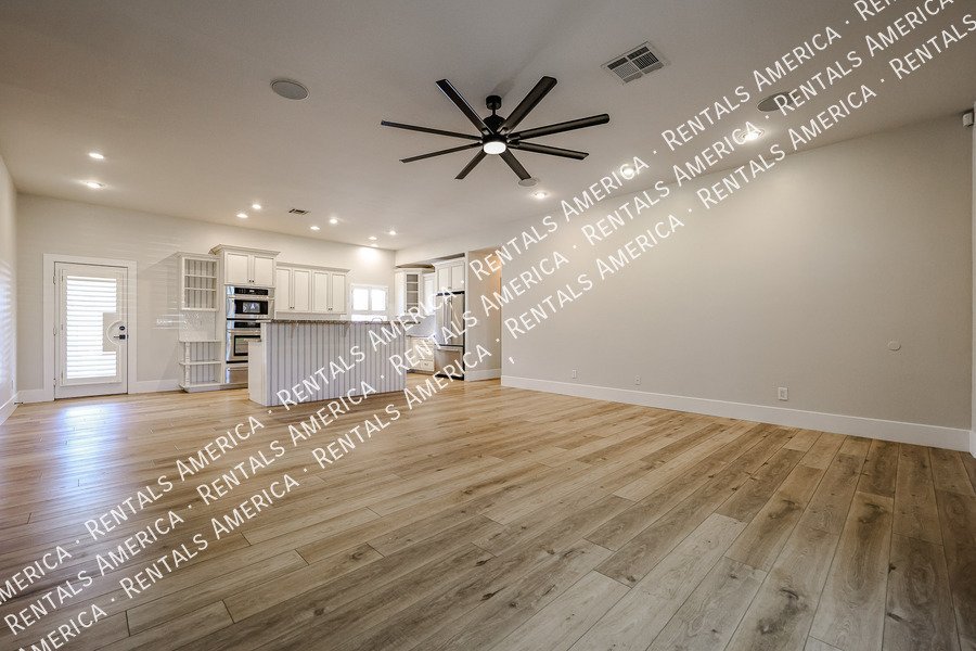 813 N Almond Cir property image