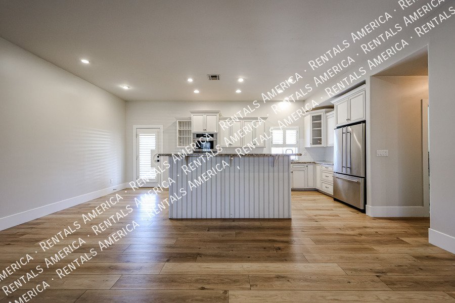 813 N Almond Cir property image