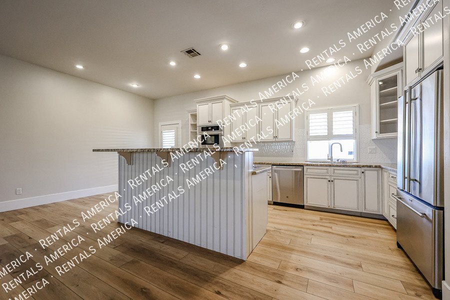 813 N Almond Cir property image