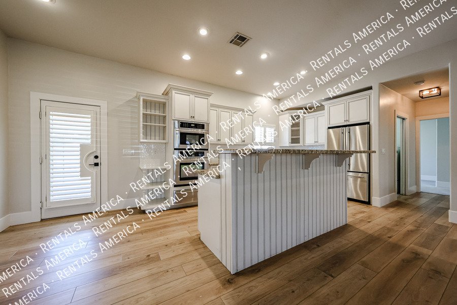 813 N Almond Cir property image