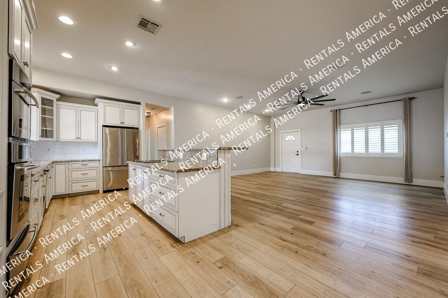 813 N Almond Cir property image