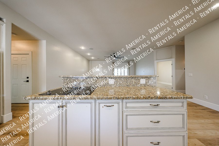 813 N Almond Cir property image
