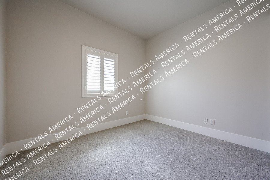 813 N Almond Cir property image