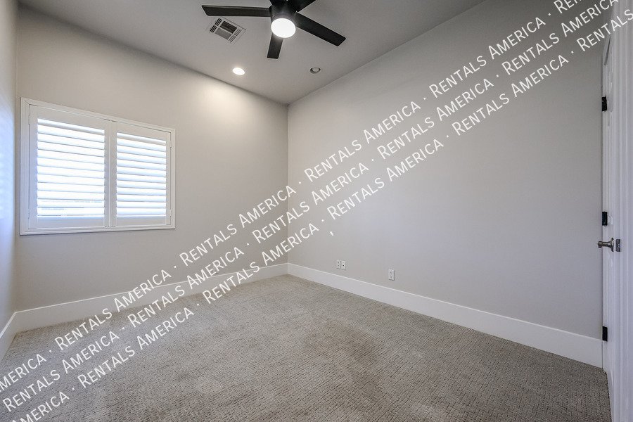813 N Almond Cir property image