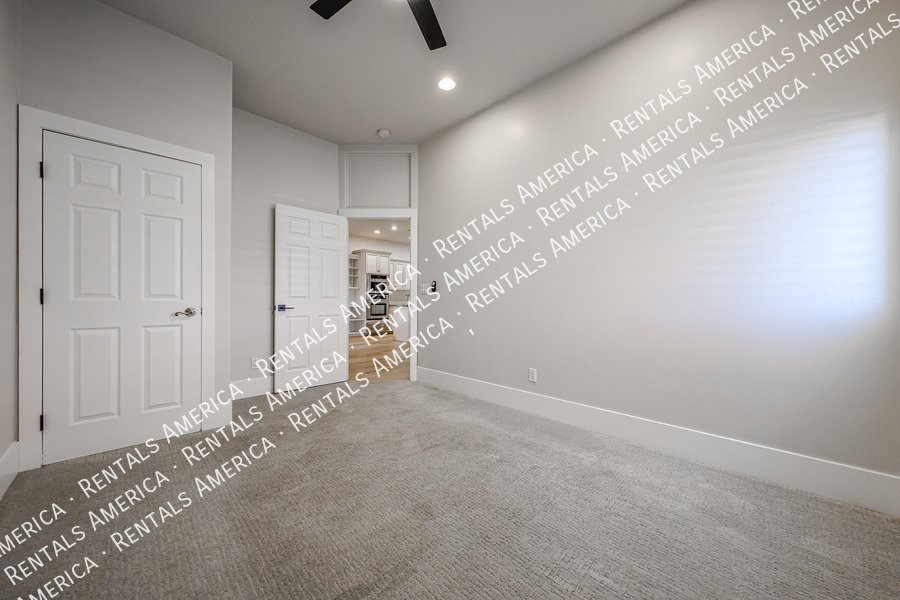 813 N Almond Cir property image
