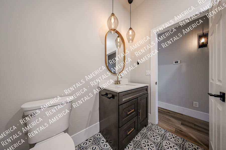 813 N Almond Cir property image