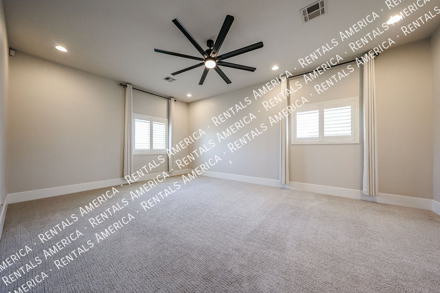 813 N Almond Cir property image
