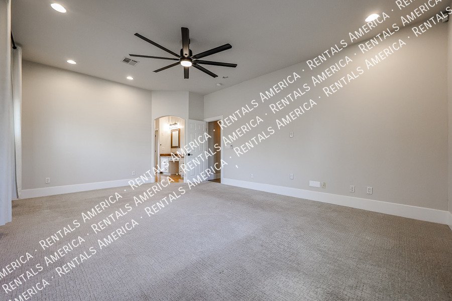 813 N Almond Cir property image