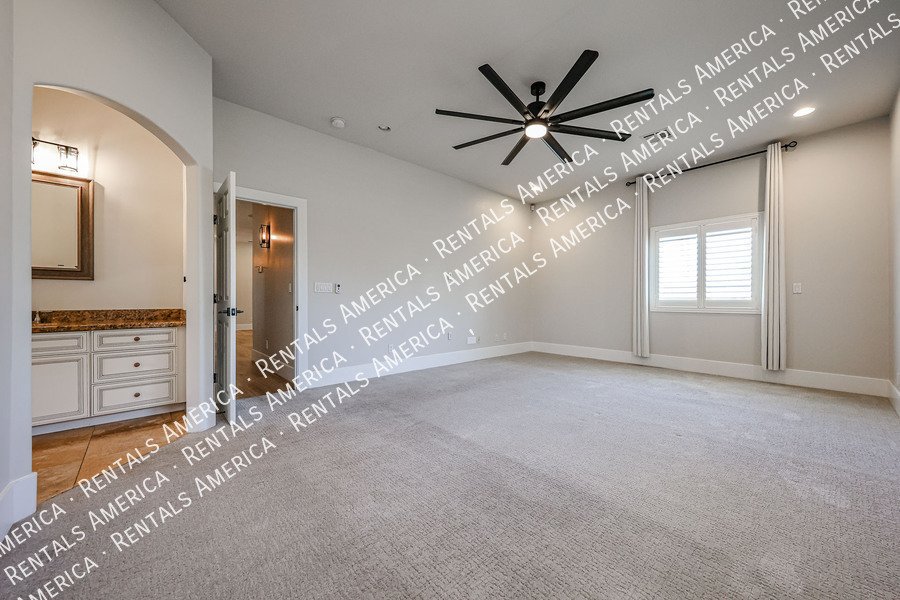 813 N Almond Cir property image