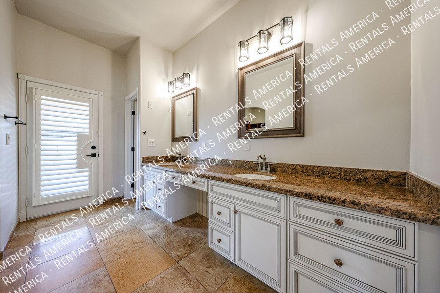 813 N Almond Cir property image