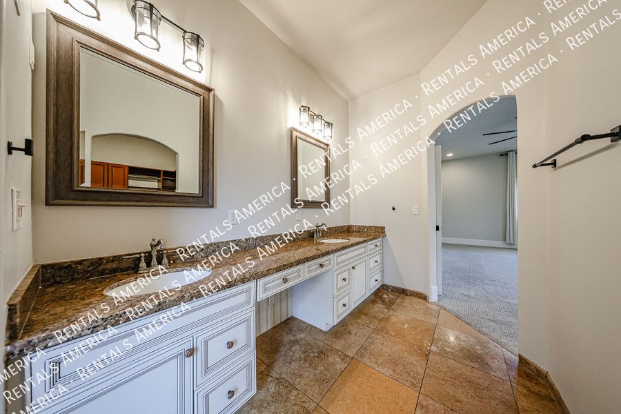 813 N Almond Cir property image