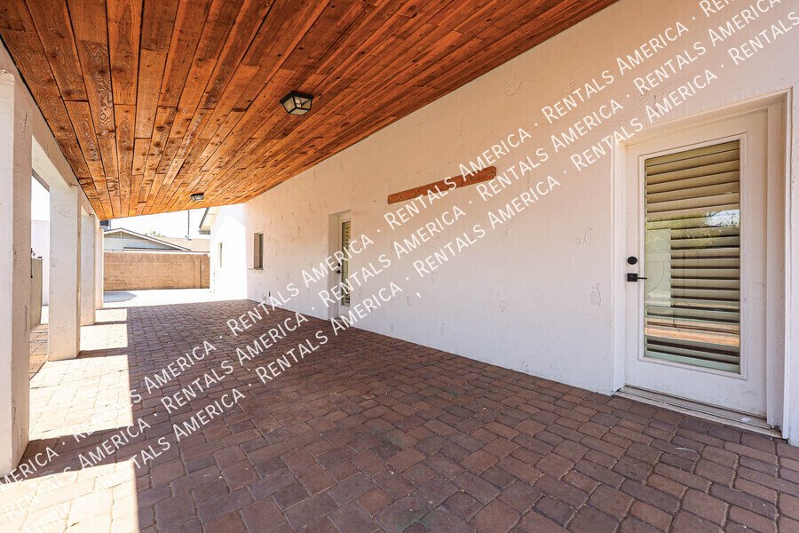 813 N Almond Cir property image