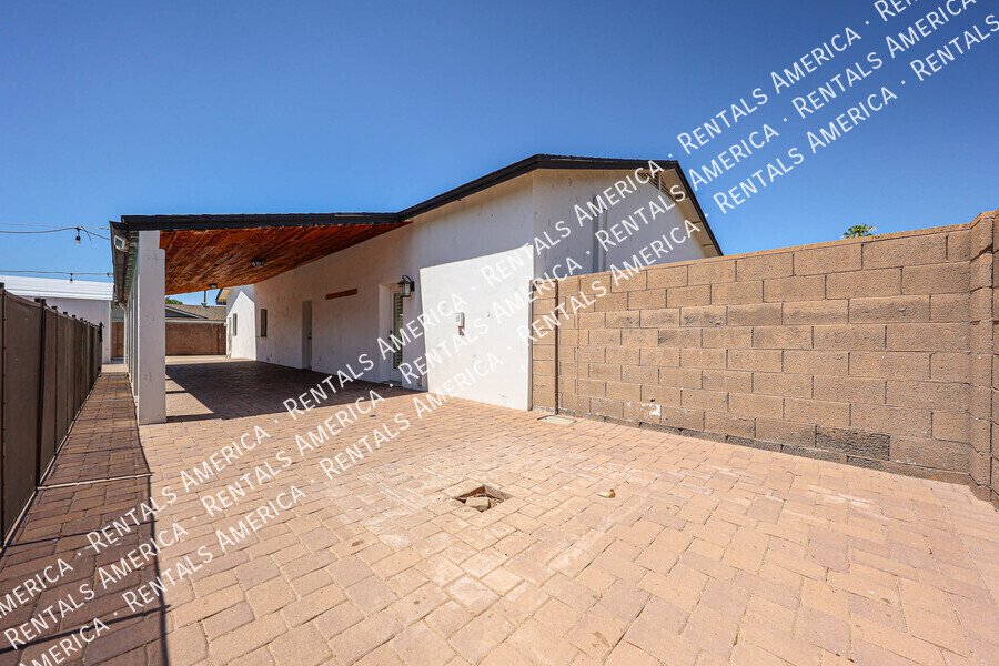 813 N Almond Cir property image