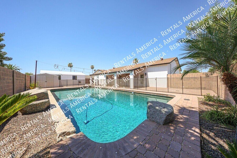813 N Almond Cir property image