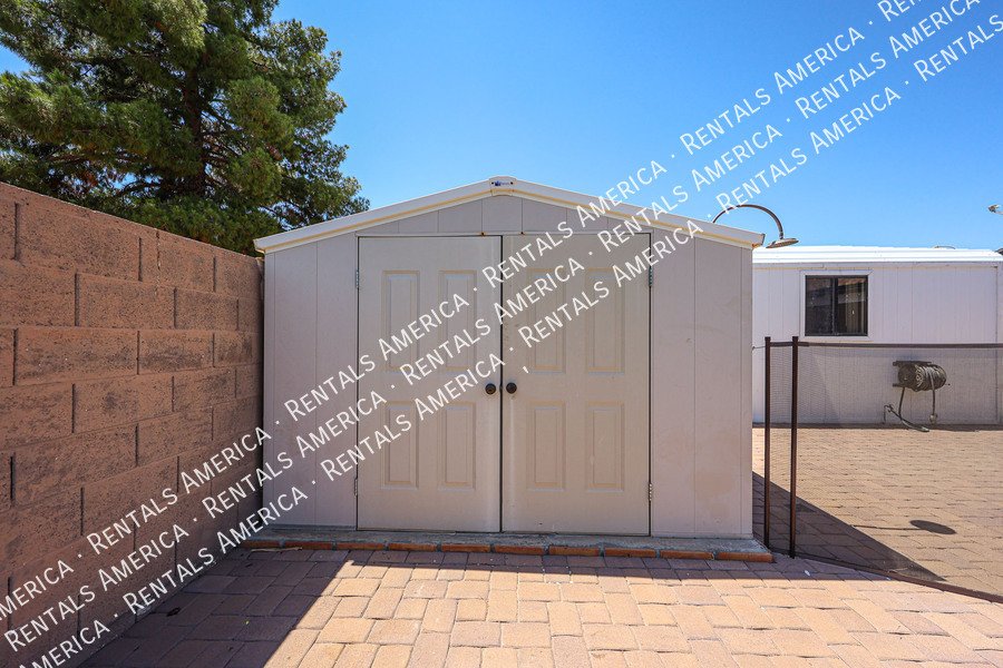 813 N Almond Cir property image