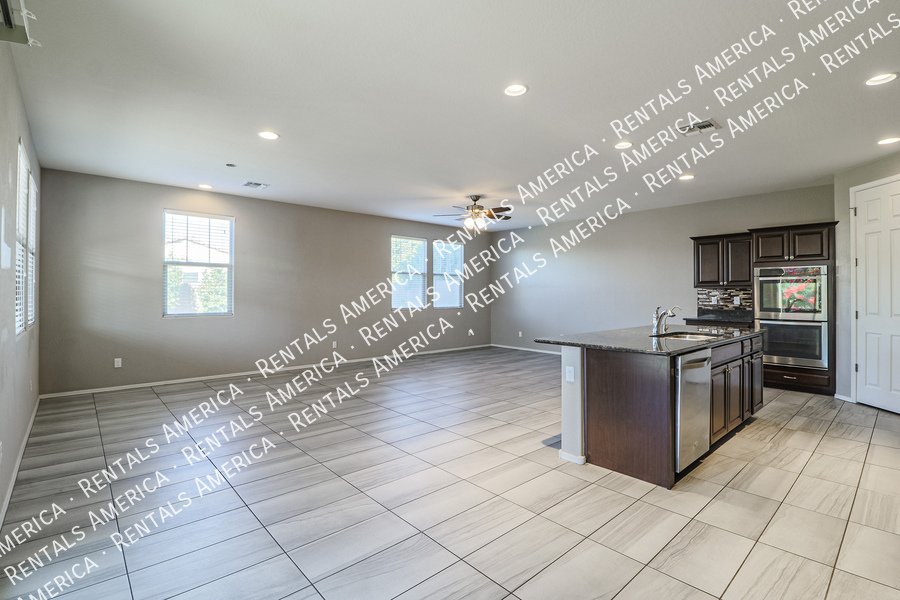 COMING SOON! OCCUPIED!  4BR WITH LOFT IN FIRE ROCK RANCH property image