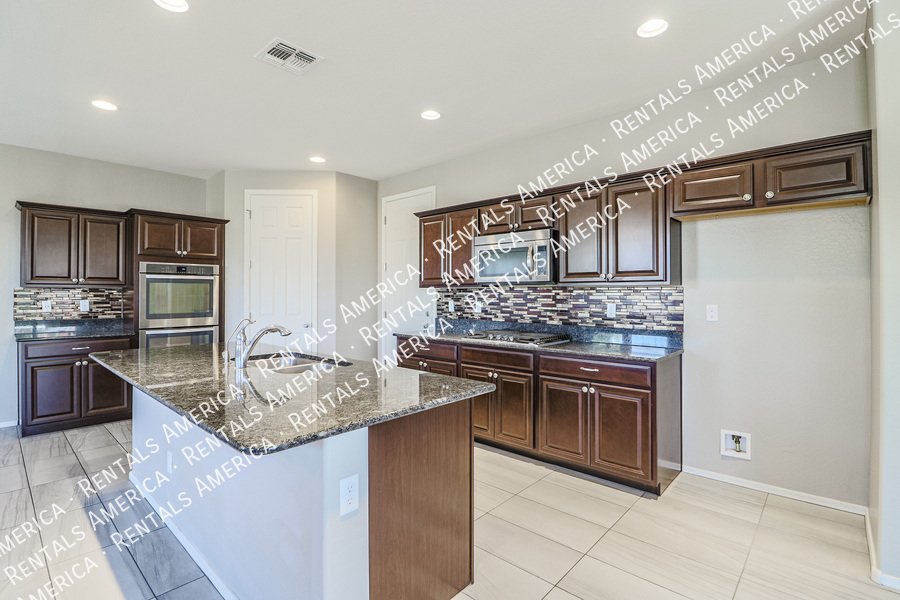 COMING SOON! OCCUPIED!  4BR WITH LOFT IN FIRE ROCK RANCH property image