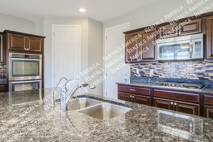 COMING SOON! OCCUPIED!  4BR WITH LOFT IN FIRE ROCK RANCH property image