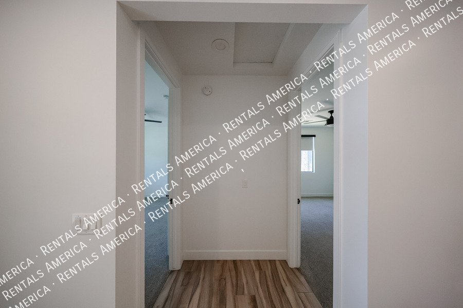 2418 E Amelia Ave property image
