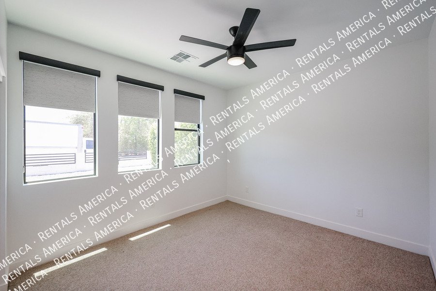 2418 E Amelia Ave property image