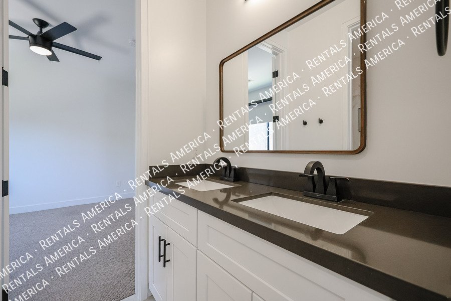 2418 E Amelia Ave property image