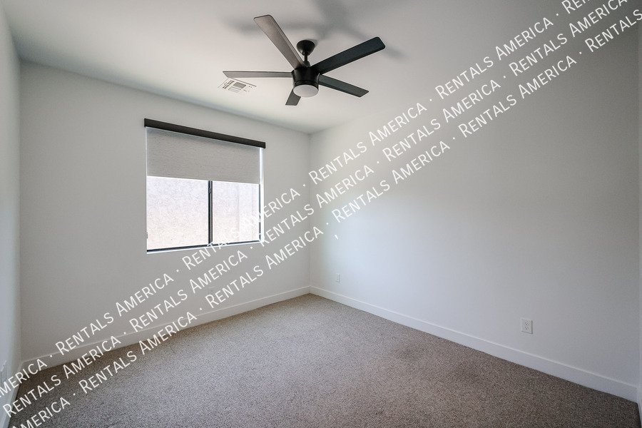 2418 E Amelia Ave property image