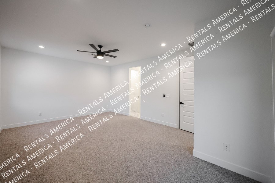 2418 E Amelia Ave property image