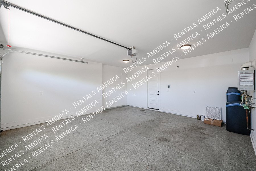 2418 E Amelia Ave property image