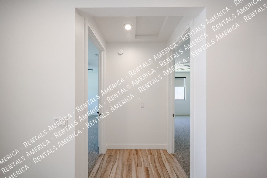 2418 E Amelia Ave property image