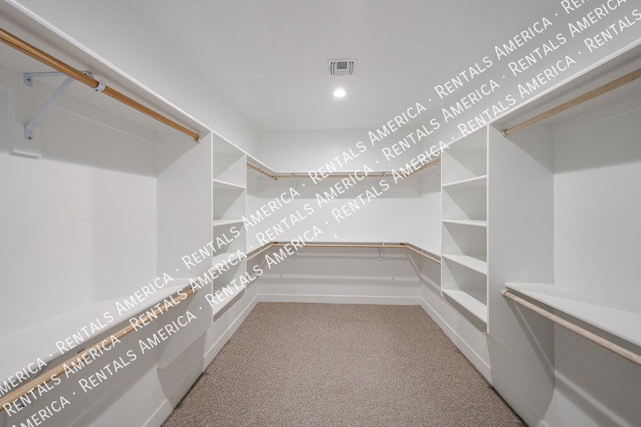 2418 E Amelia Ave property image