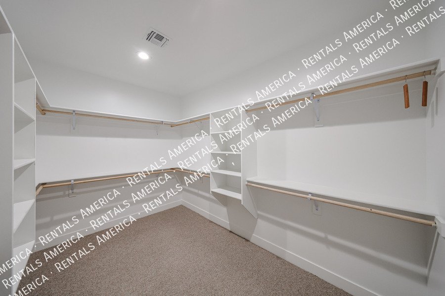 2418 E Amelia Ave property image