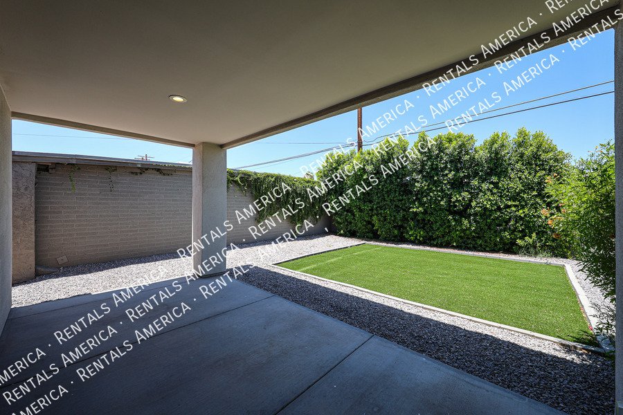 2418 E Amelia Ave property image