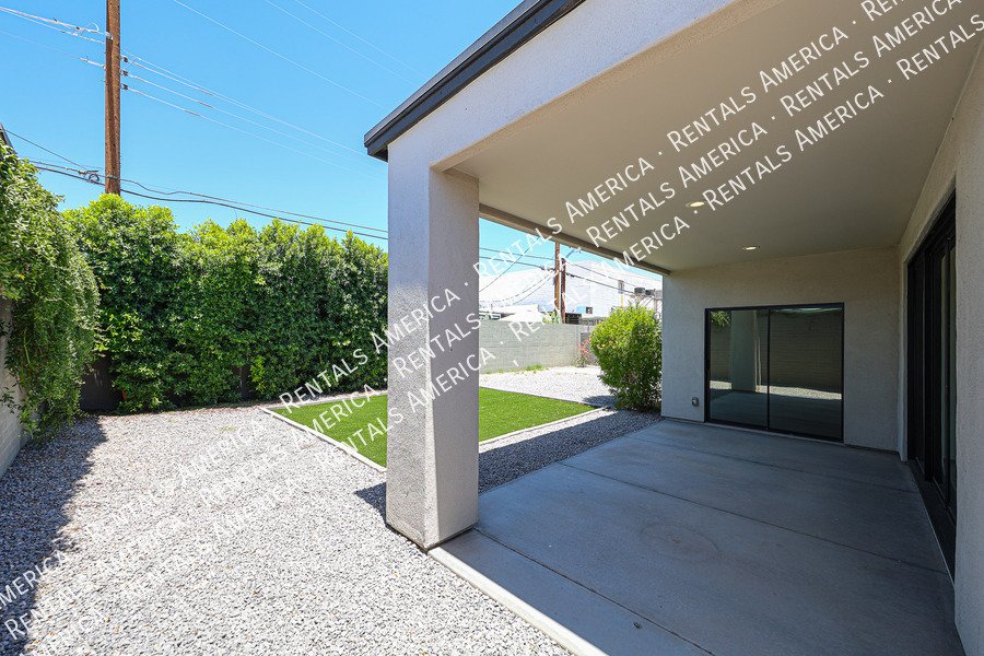 2418 E Amelia Ave property image