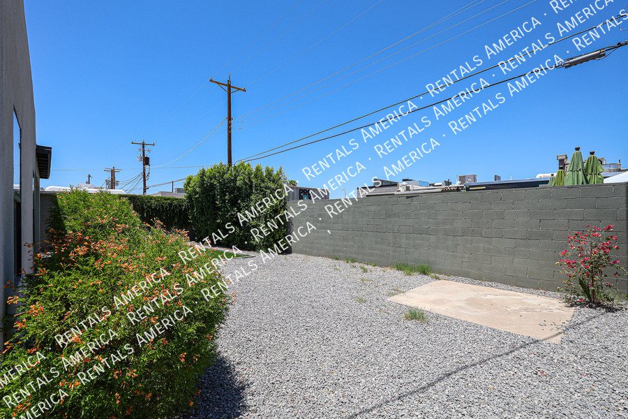 2418 E Amelia Ave property image