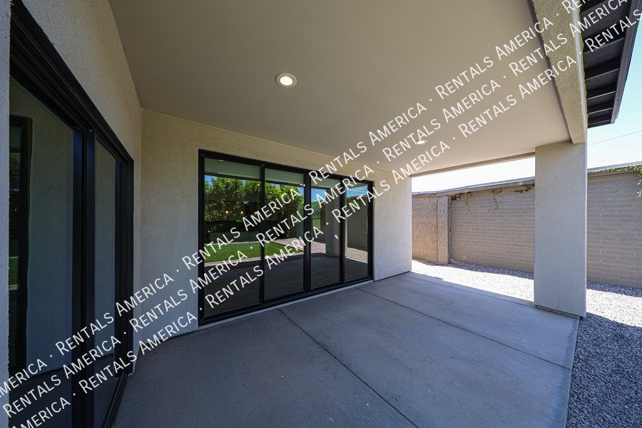 2418 E Amelia Ave property image