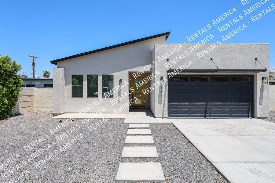 2418 E Amelia Ave property image