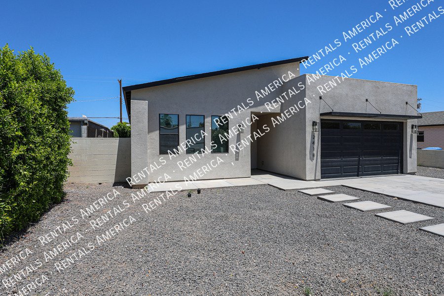 2418 E Amelia Ave property image