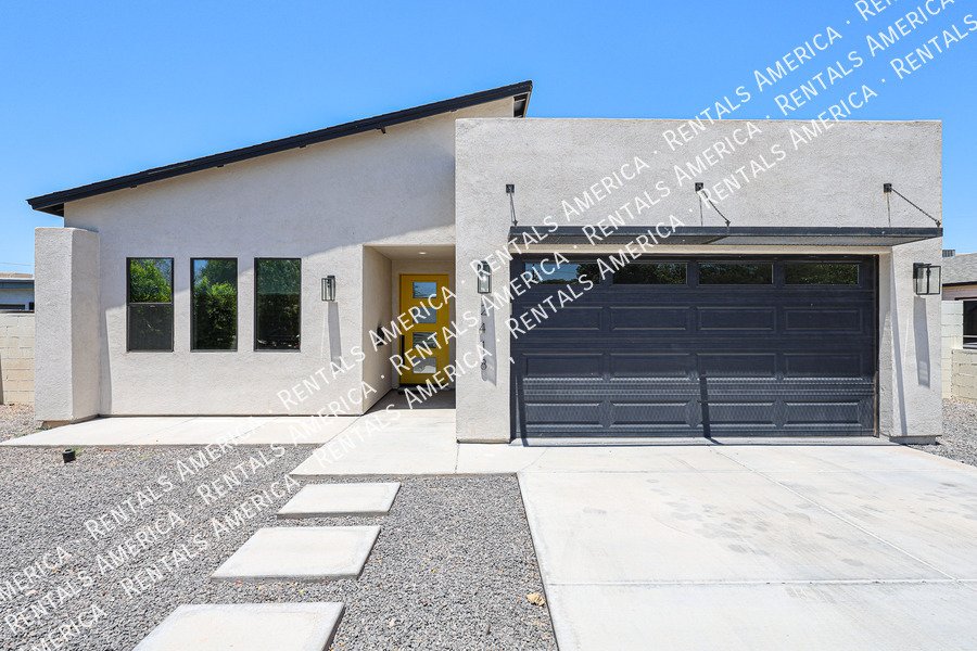 2418 E Amelia Ave property image