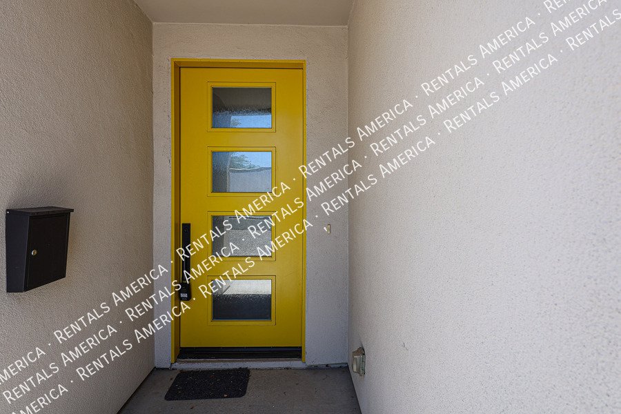 2418 E Amelia Ave property image