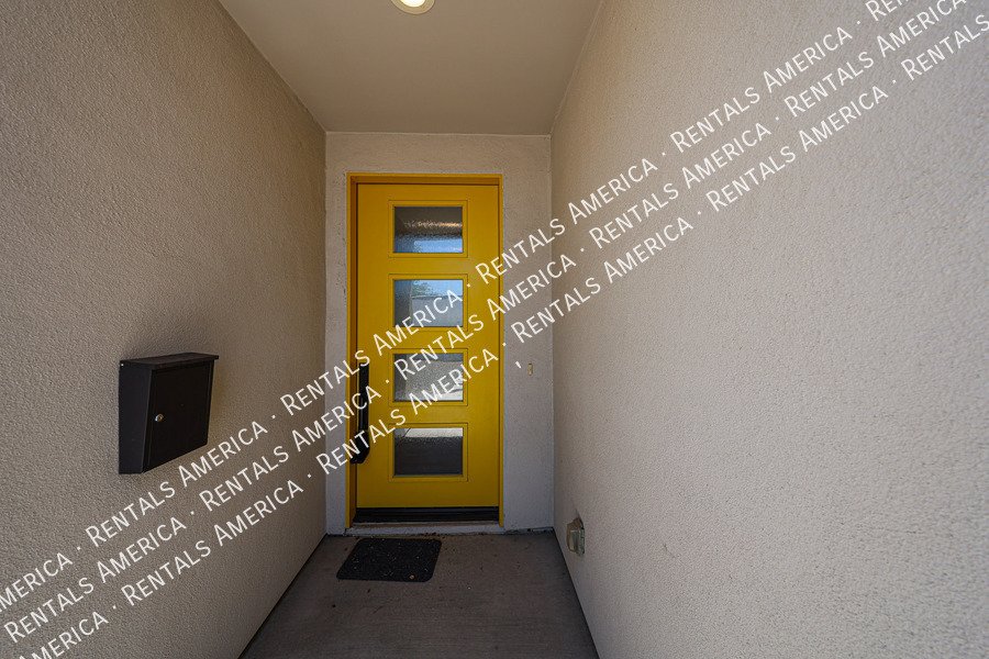 2418 E Amelia Ave property image